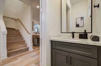 Building Photo - 3311 Daphne St