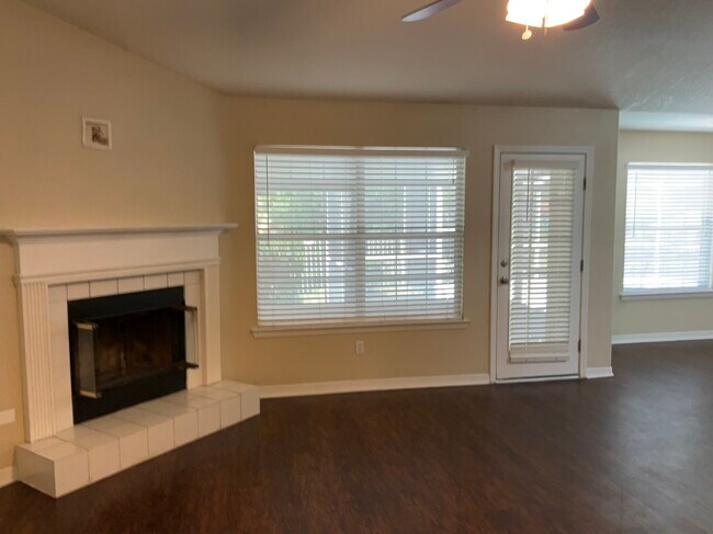 Foto del edificio - 12142 Corner Oaks Dr
