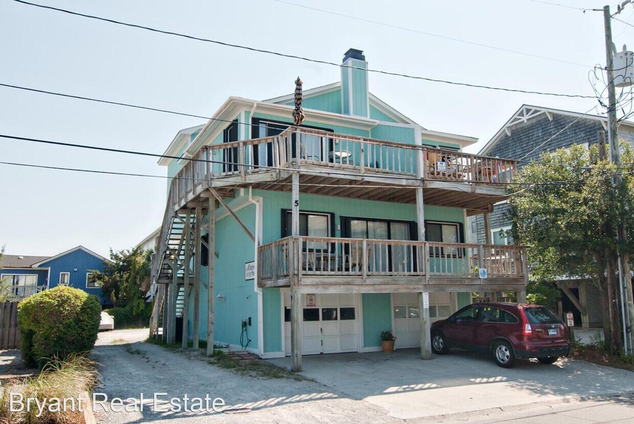 3 br, 2 bath House 5 West Atlanta Street House Rental in