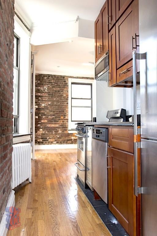 Building Photo - 432 E 13th St