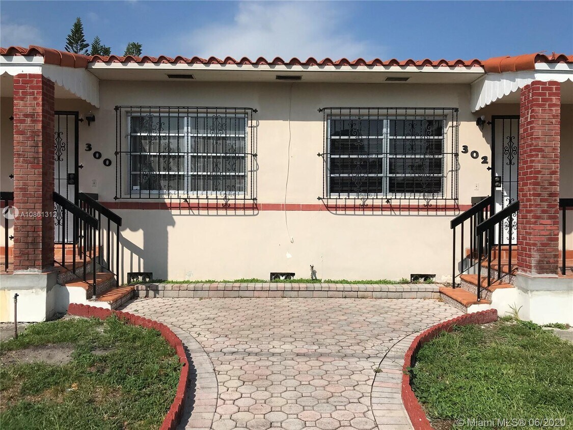Foto principal - 300 NW 32nd Ave
