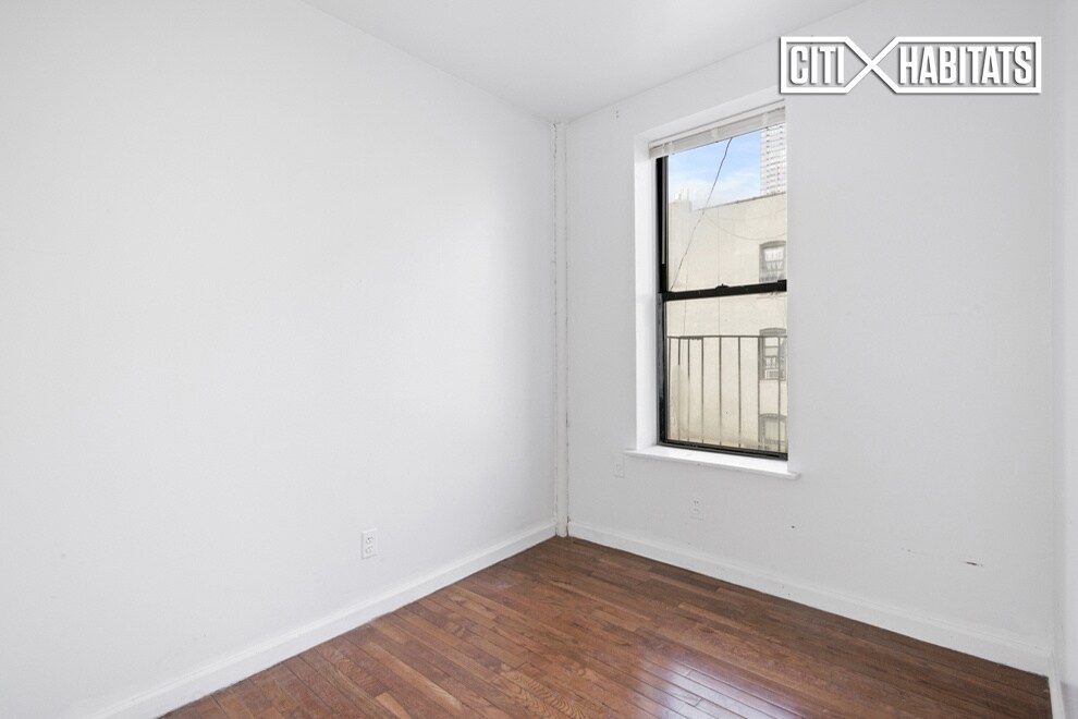 Building Photo - 112 E 103rd St