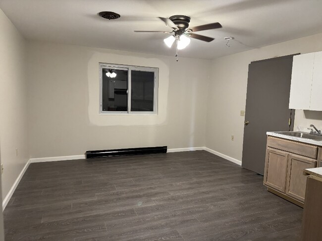 Foto del edificio - 355 S Main St