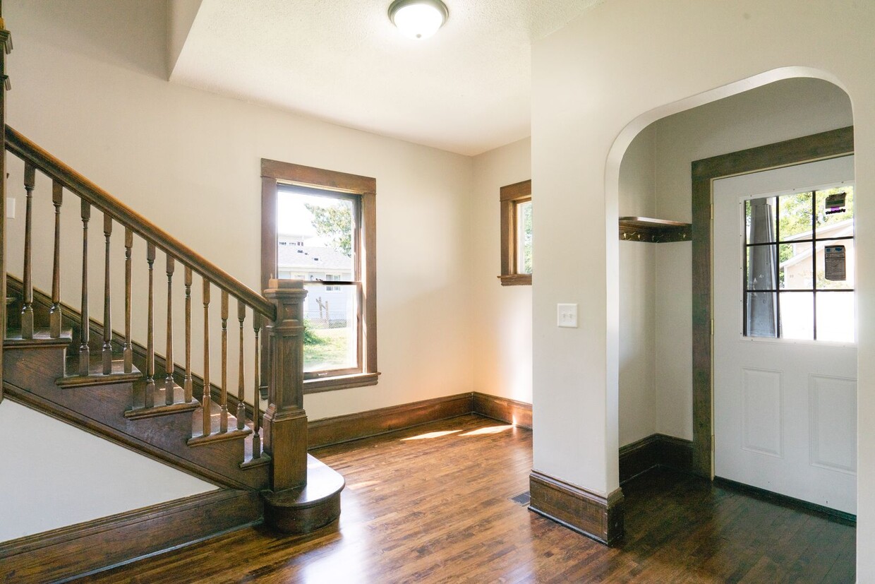 Foto principal - Charming 4BR/1.5BA Home Near Bryn Mawr – 1...