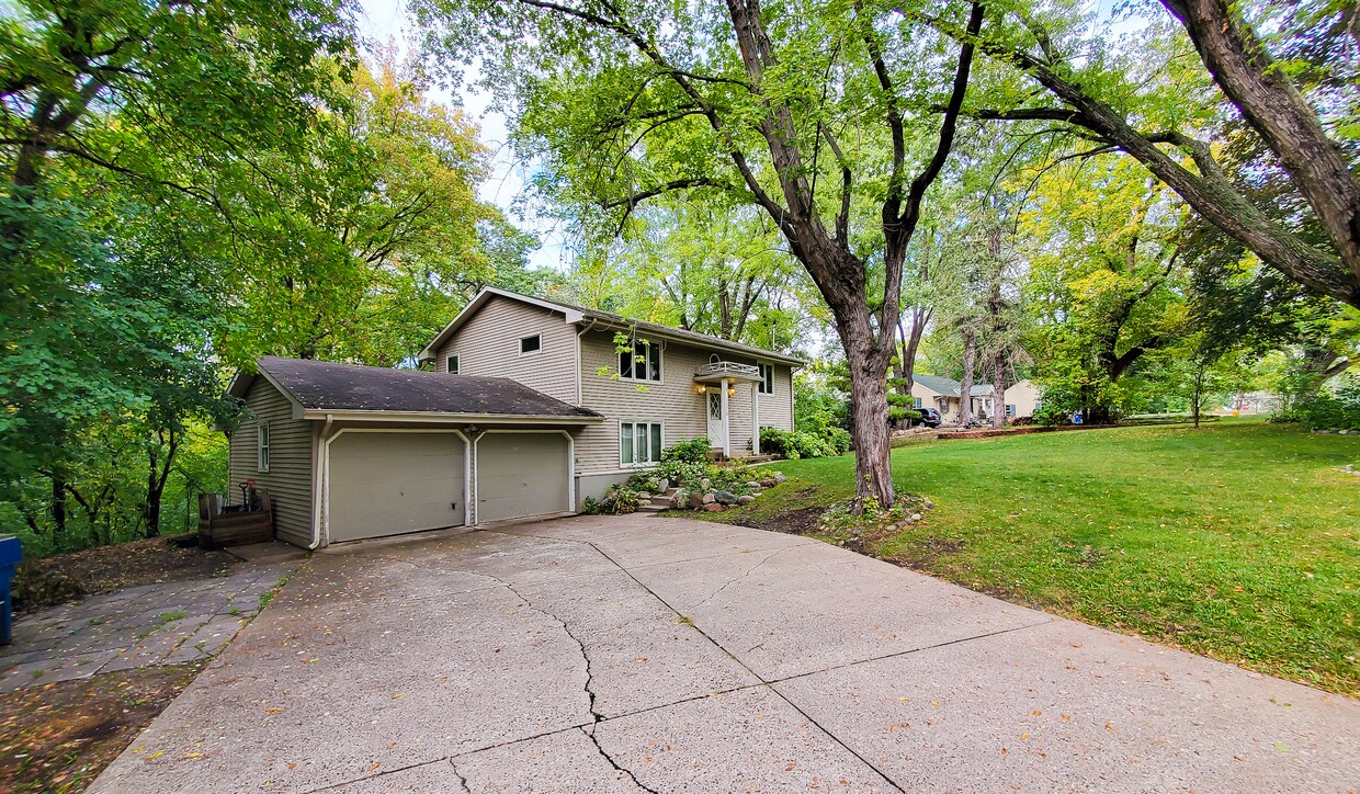 11210 Sunset Trl Unit 1, Minneapolis, MN 55441 Apartments in