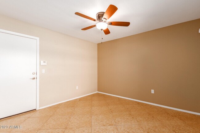 Building Photo - 2361 E Huntington Dr