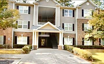 Building Photo - 8101 Fairington Ridge Cir