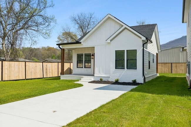 Photo - 106 N Moss Ave House