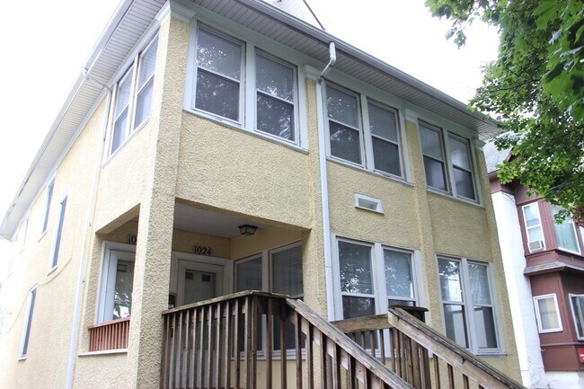 Foto del edificio - 1024-1026 15th Ave SE