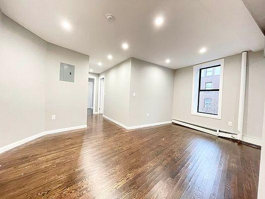 Foto del edificio - 2 bedroom in BRONX NY 10456