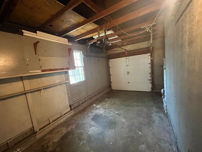 Building Photo - Sit Back, Relax. Your New home Awaits.