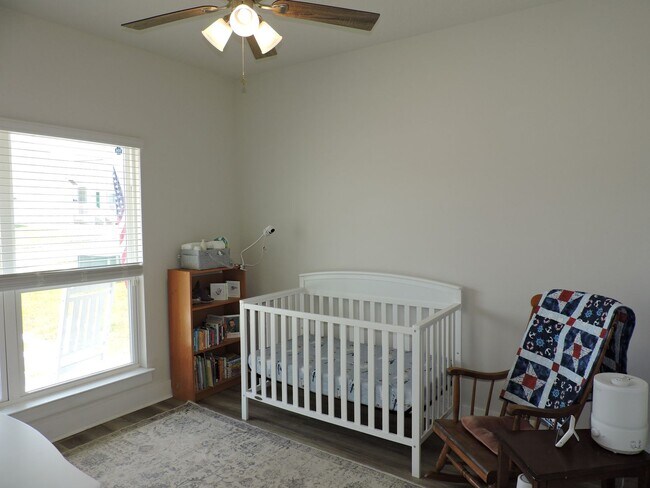 Foto del edificio - Easy access to shopping, interstate & Navy...
