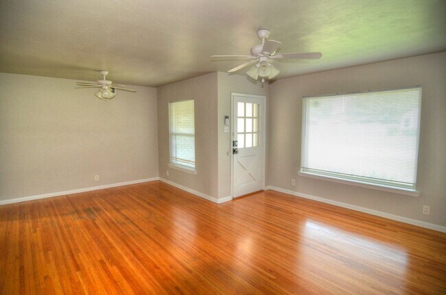 Building Photo - 2434 Dunloe Dr