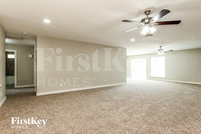 Foto del edificio - 8038 W Windrose Dr