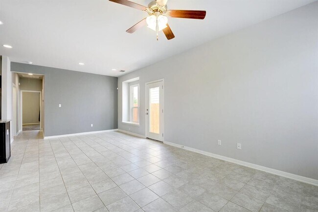 Foto del edificio - 143 Friendship Oak Dr