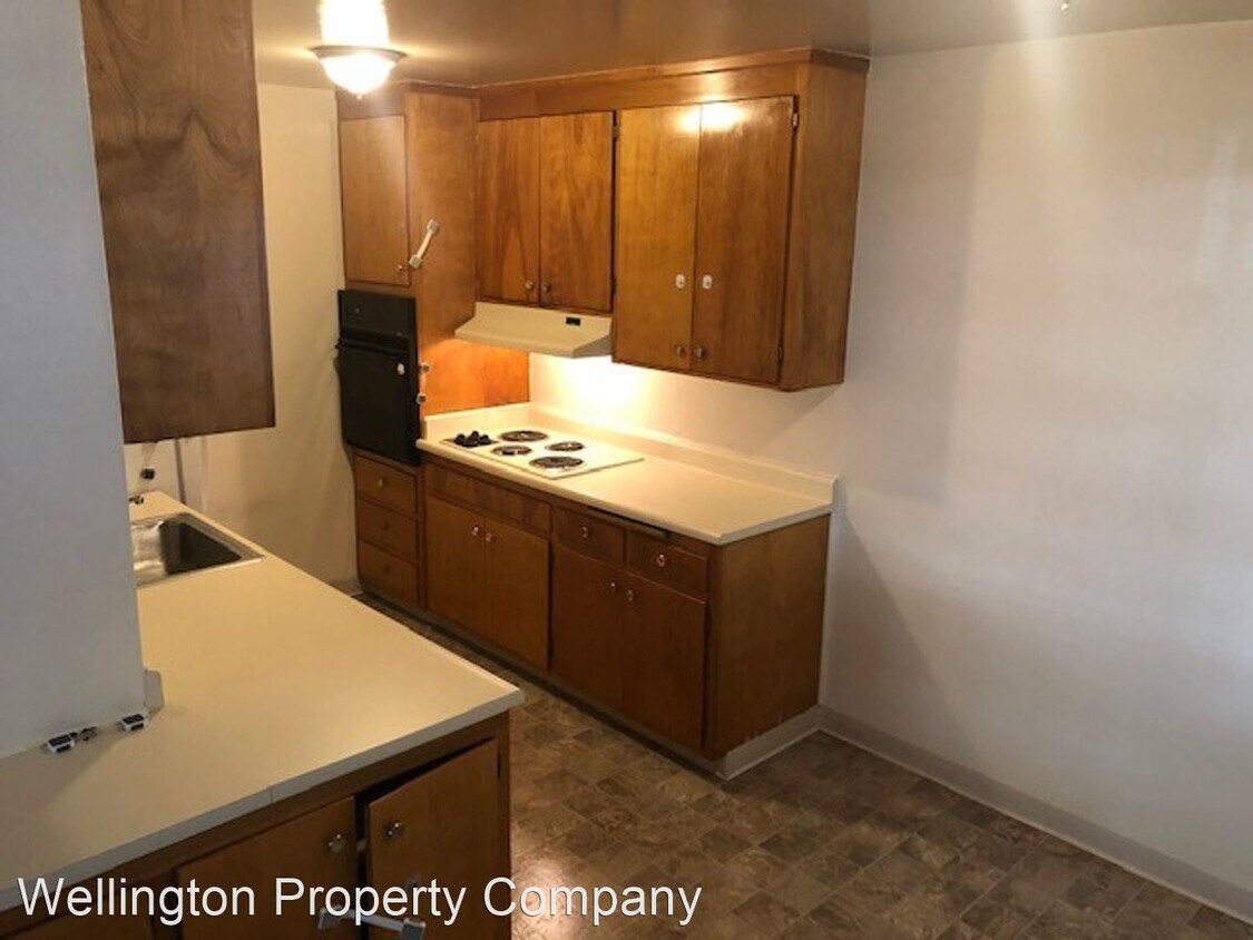 Primary Photo - 1372 Creekside Dr