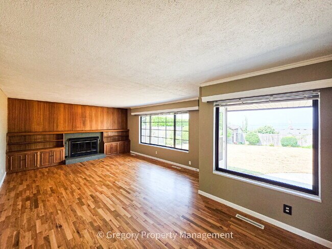 Foto del edificio - 1715 Holbrook Ave