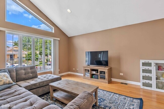 Foto del edificio - 2931 N Rutherford Avenue