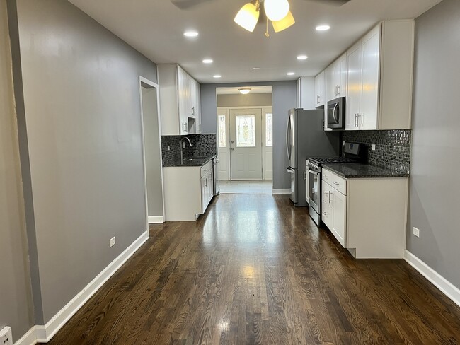 Building Photo - 550 Milton Ln