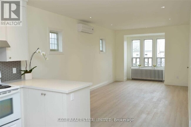 Building Photo - 118-118 Braemar Ave