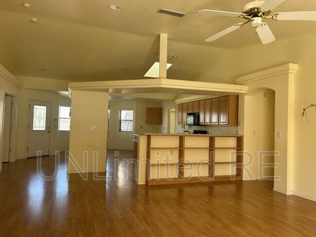 Building Photo - 4044 Cherry Tree Blvd