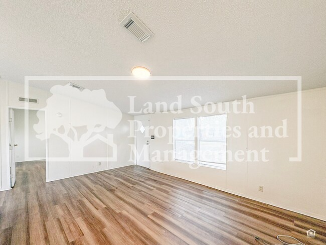 Foto del edificio - 4325 Upper Meadow Ridge Ave