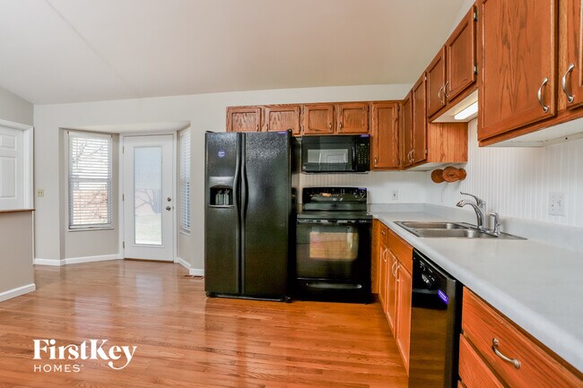 Building Photo - 70 Fawn Oaks Dr