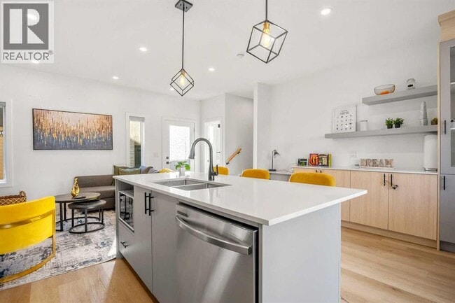 Building Photo - 1313-1320 20 Ave NW