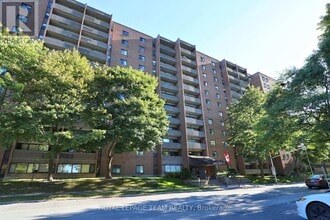 Building Photo - 1100-1100 Ambleside Dr