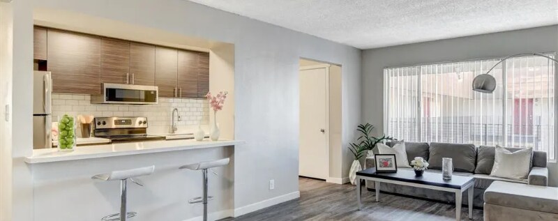 Primary Photo - 939 E Flamingo Rd