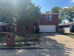 Building Photo - 2805 Hillside Dr