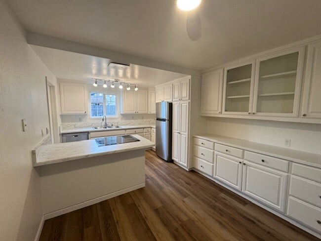 Foto del edificio - Beautiful 4 Bedroom House Available Now!