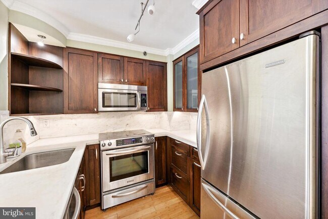 Building Photo - 1230 23rd St NW