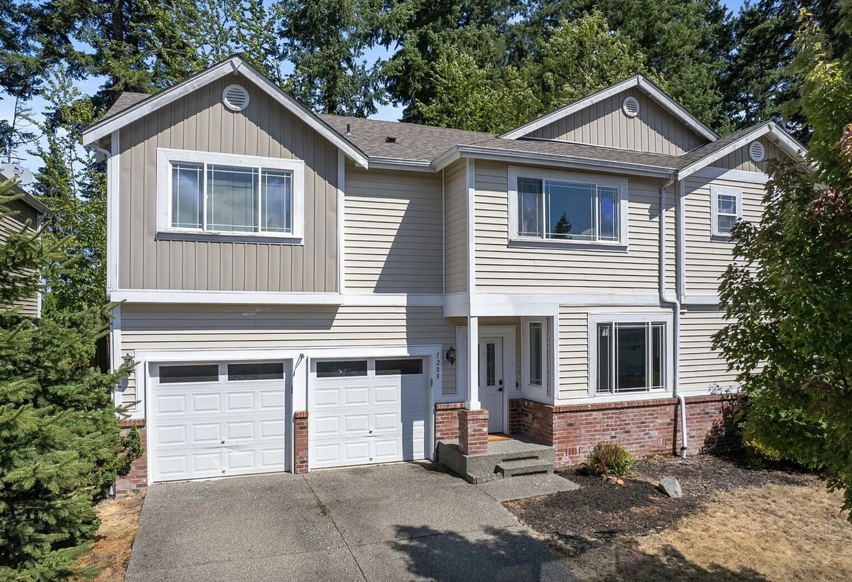 Primary Photo - 4 Bed + Bonus Room, 2.5 Bath Home in Coyot...