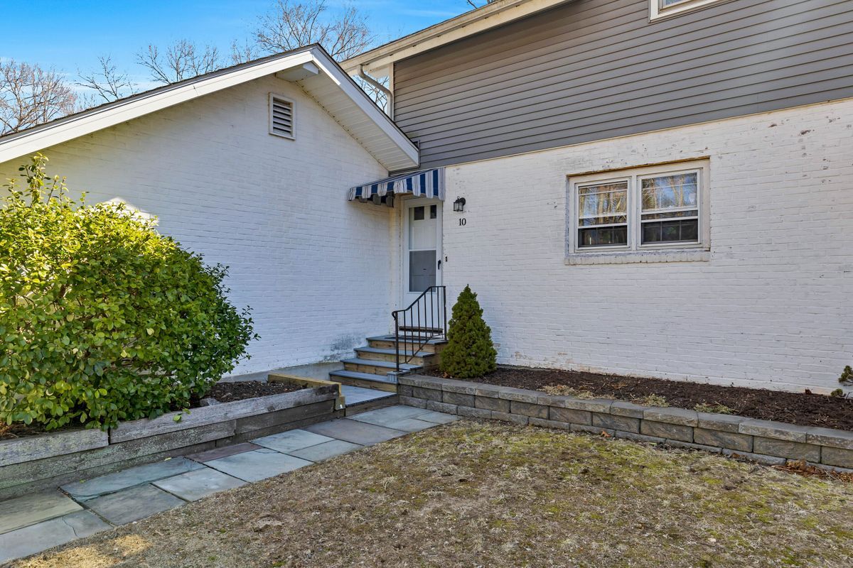 Primary Photo - 15 Sunset Terrace