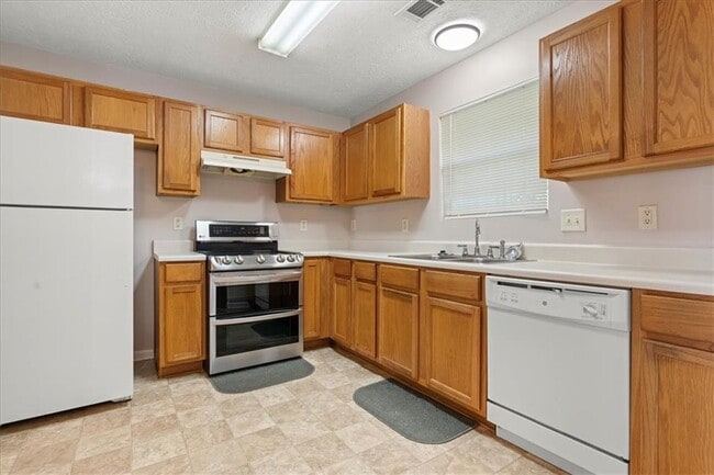 Building Photo - 5583 Windfall Ln