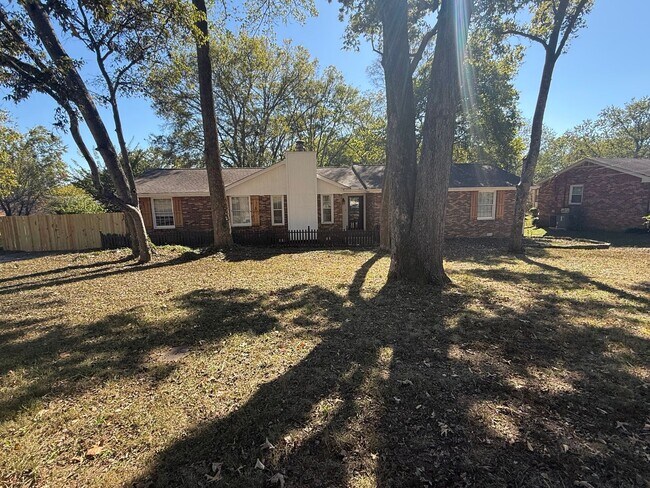 Foto del edificio - Quiet Hendersonville Neighborhood