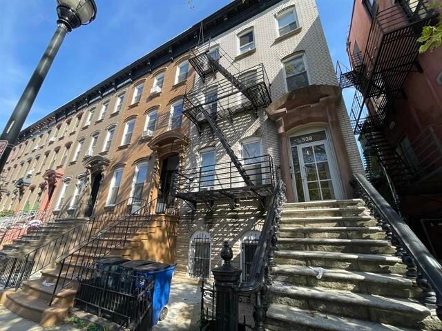 Foto del edificio - 538 Bramhall Ave