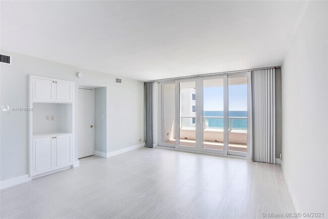 Foto del edificio - 5005 Collins Ave