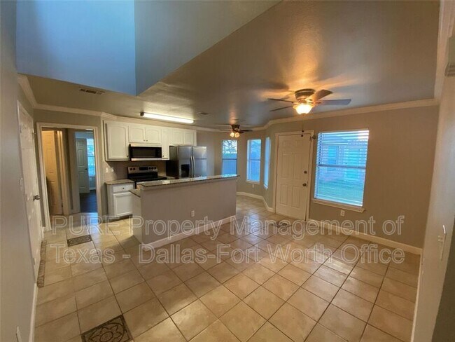 Building Photo - 525 Mast Ct