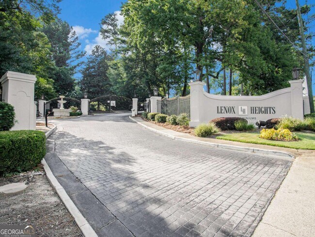 Foto del edificio - 3307 Pine Heights Dr NE