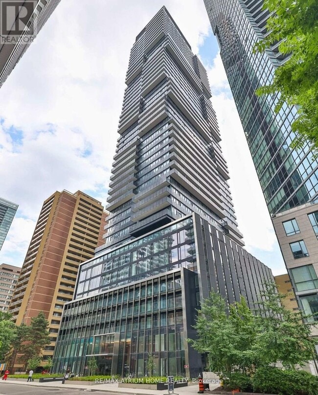 Building Photo - 55-3755 Charles St E