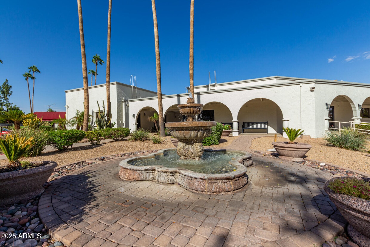 Primary Photo - 7930 E Camelback Rd