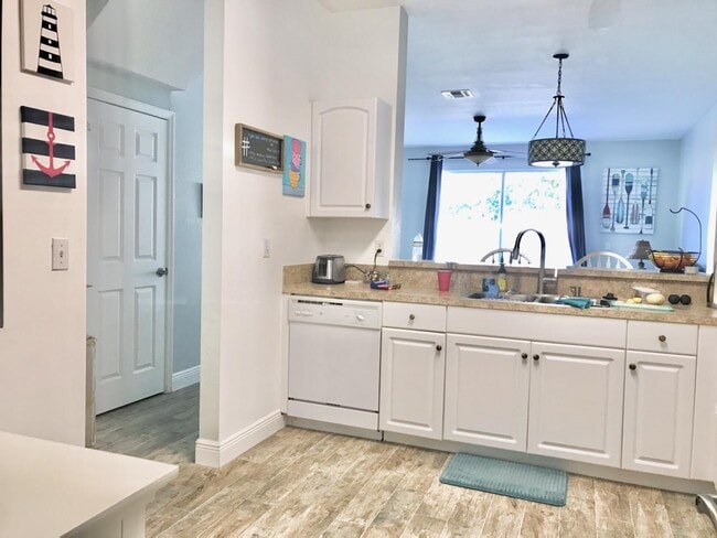 Building Photo - 3638 Pine Oak Cir
