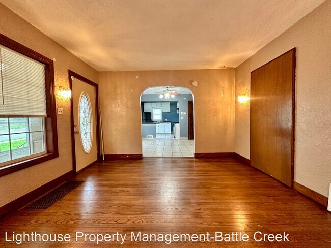 Building Photo - 2 br, 2 bath House - 21 E Goodale Ave