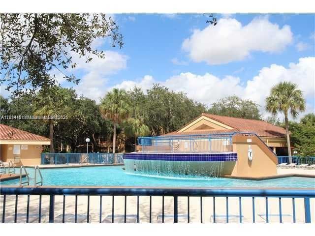Building Photo - 15405 N Miami Lakeway