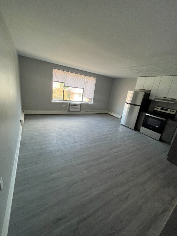 Building Photo - 31 Gillett St