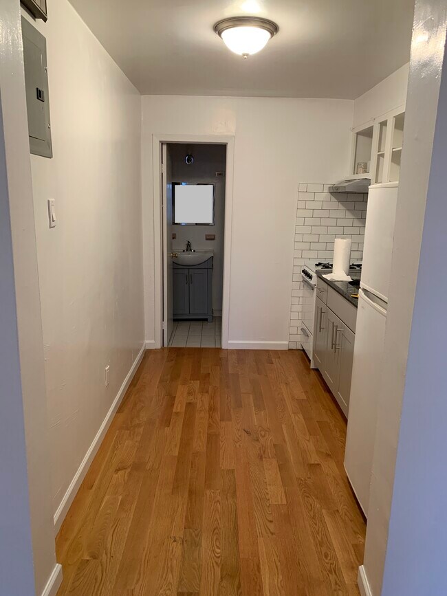 Foto del edificio - 670 Manhattan Ave