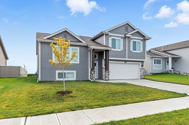 Building Photo - Near Lake Flanagan