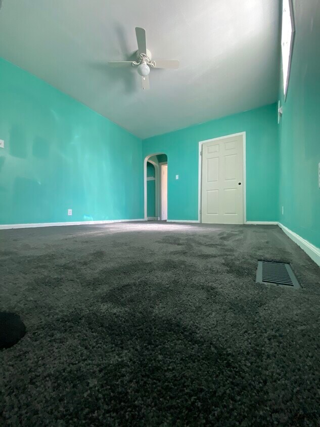 Living room - 5050 Coplin St